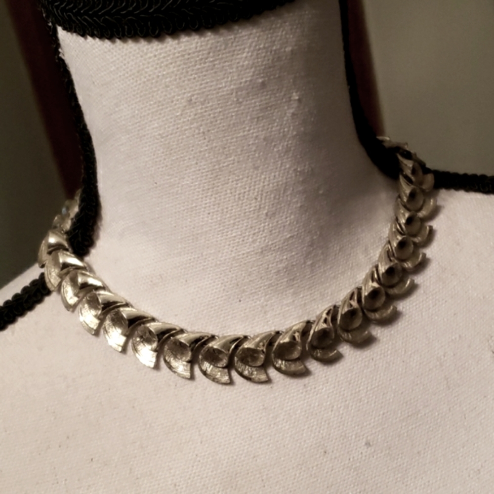 Vintage Silvertone Horns Choker Necklace